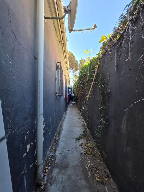 7 Bedroom Property for Sale in Maitland Western Cape